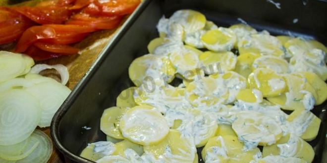 Рецепт мяса свинины по-французски с помидорами картошкой сыром