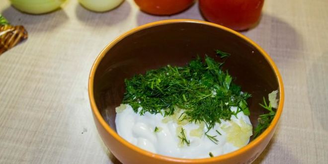 Рецепт мяса свинины по-французски с помидорами картошкой сыром