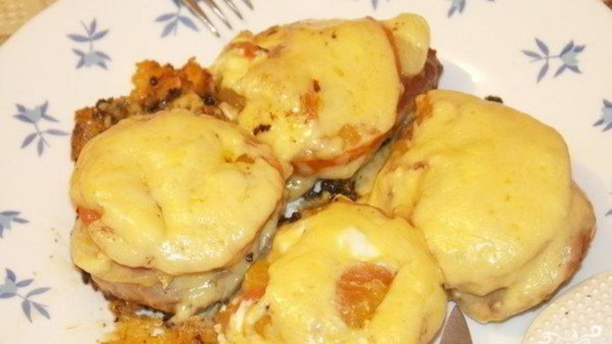 Рецепт свинины по-французски с сыром в мультиварке