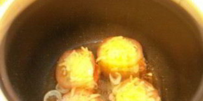 Рецепт свинины по-французски с сыром в мультиварке