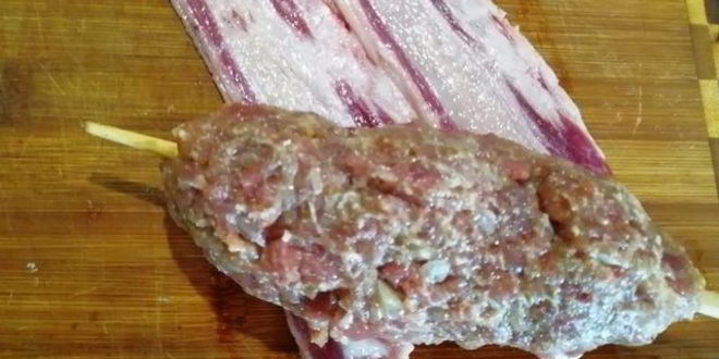 Рецепт кебаба из индейки в беконе