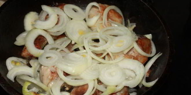 Рецепт курицы в молочно-пряном соусе