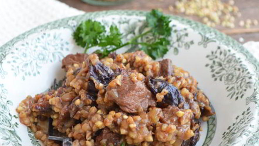 Рецепт мяса лося, тушеное с зеленой гречкой и черносливом
