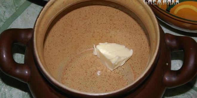 Рецепт пражаниной — мяса с овощами, черносливом и грибами в горшочках