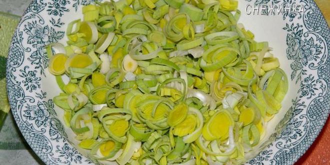 Рецепт пражаниной — мяса с овощами, черносливом и грибами в горшочках