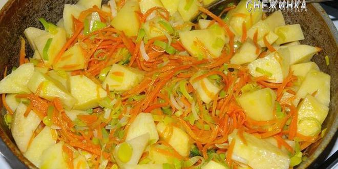 Рецепт пражаниной — мяса с овощами, черносливом и грибами в горшочках