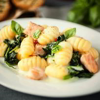 Рецепт Ньокков с лососем и моцареллой