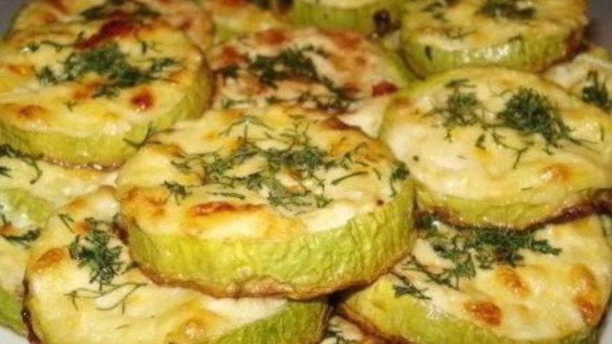 Рецепт кабачков, запеченных со сметаной и чесноком