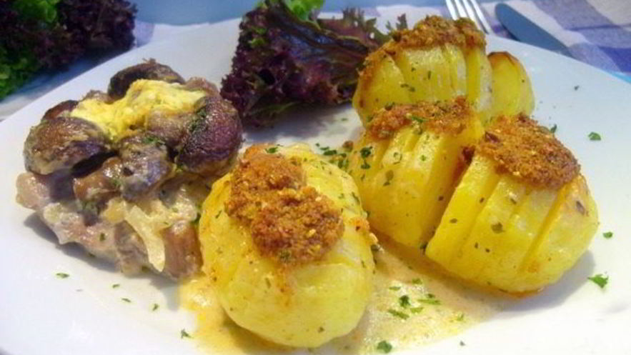 Рецепт картофеля, запеченного пода соусом бешамель