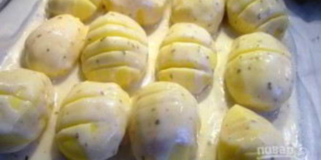 Рецепт картофеля, запеченного пода соусом бешамель