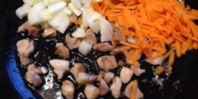 Рецепт свежей капусты тушеной с курицей