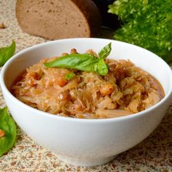 Рецепт Тушеной капусты с изюмом