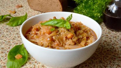 Рецепт Тушеной капусты с изюмом