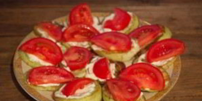 Рецепт жареных кабачков с помидорами и сыром