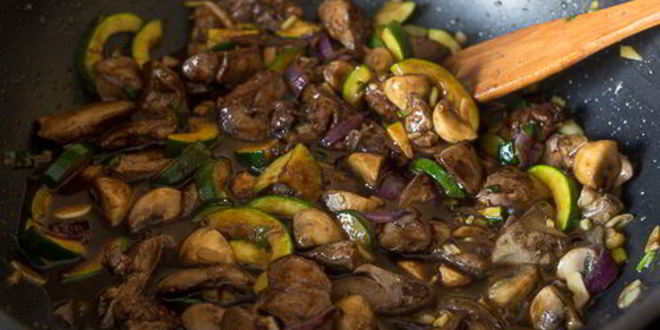 Рецепт куриной печени с овощами в азиатском соусе