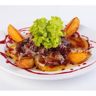 Рецепт Куриной печени с яблоками в соусе из портвейна и брусники