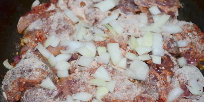 Рецепт куриной печени в кабачково-яблочном соусе