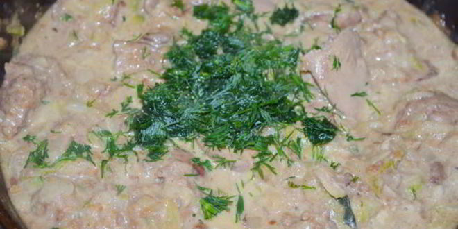 Рецепт куриной печени в кабачково-яблочном соусе