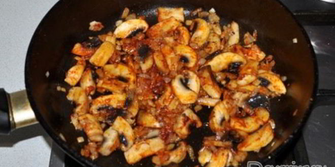 Рецепт куриной печенки с грибами и белым вином