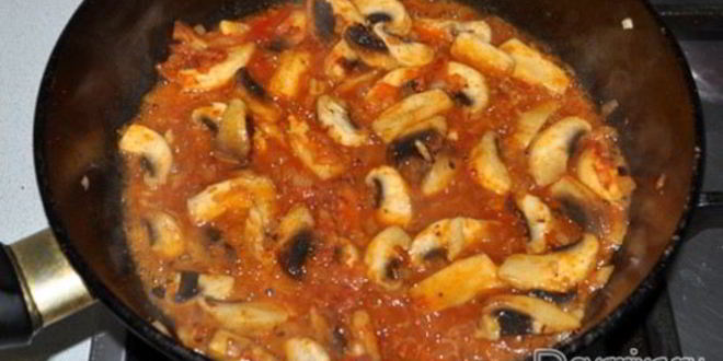 Рецепт куриной печенки с грибами и белым вином