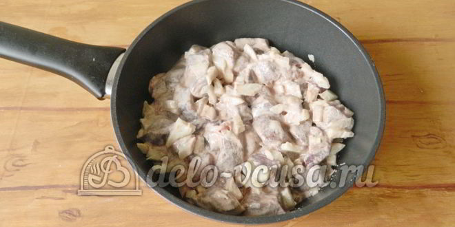 Рецепт печени свиной тушеной в сметане