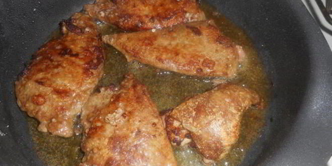 Рецепт печени, тушеной в томатно-сметанном соусе