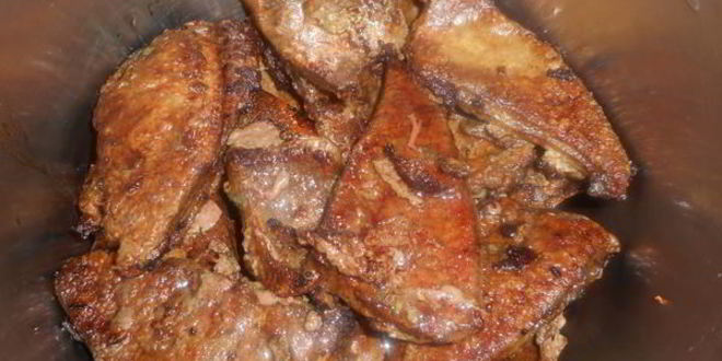 Рецепт печени, тушеной в томатно-сметанном соусе