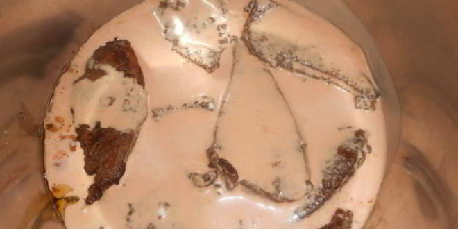 Рецепт печени, тушеной в томатно-сметанном соусе