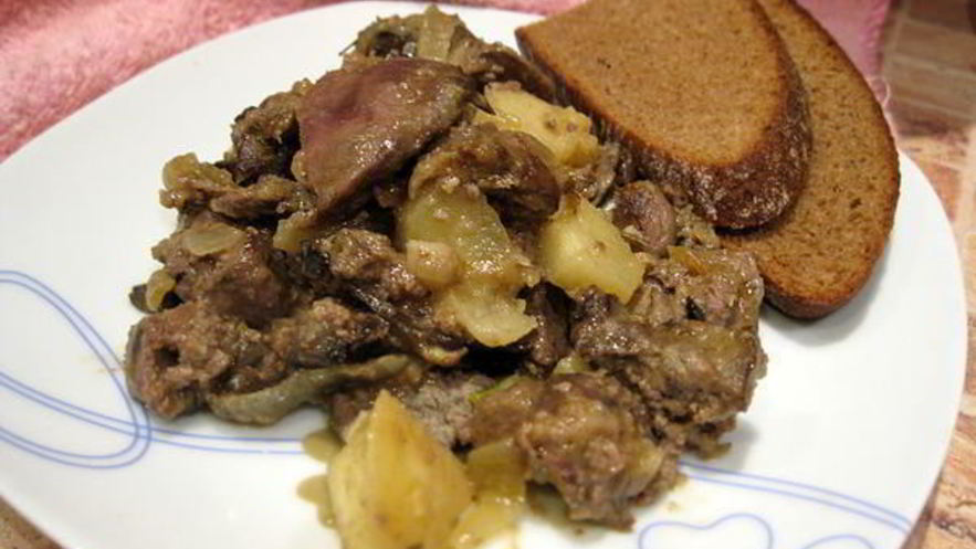 Рецепт тушеной куриной печени с яблоками