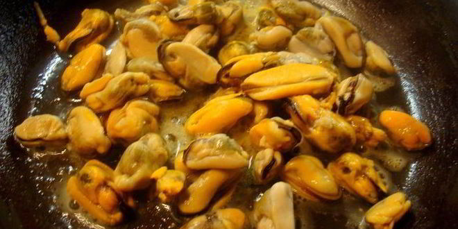 Рецепт паэльи с курицей, мидиями, гребешком и креветками