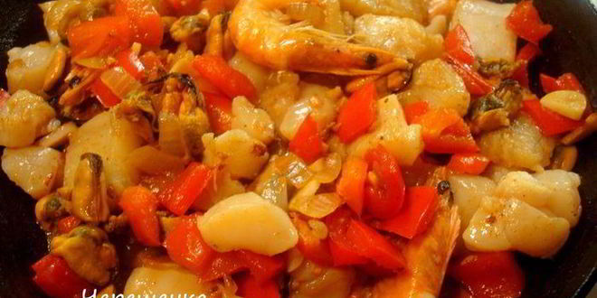 Рецепт паэльи с курицей, мидиями, гребешком и креветками