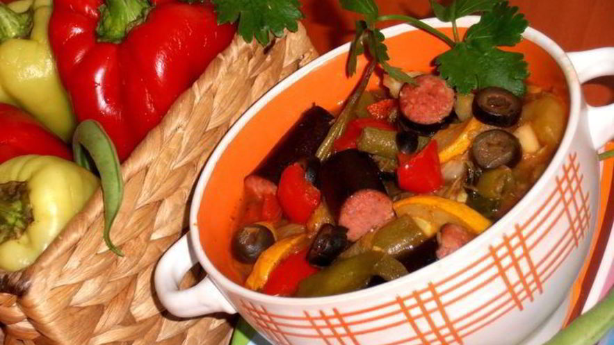 Рецепт ароматного рагу с колбасками