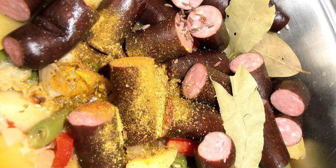 Рецепт ароматного рагу с колбасками