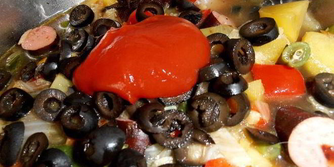 Рецепт ароматного рагу с колбасками