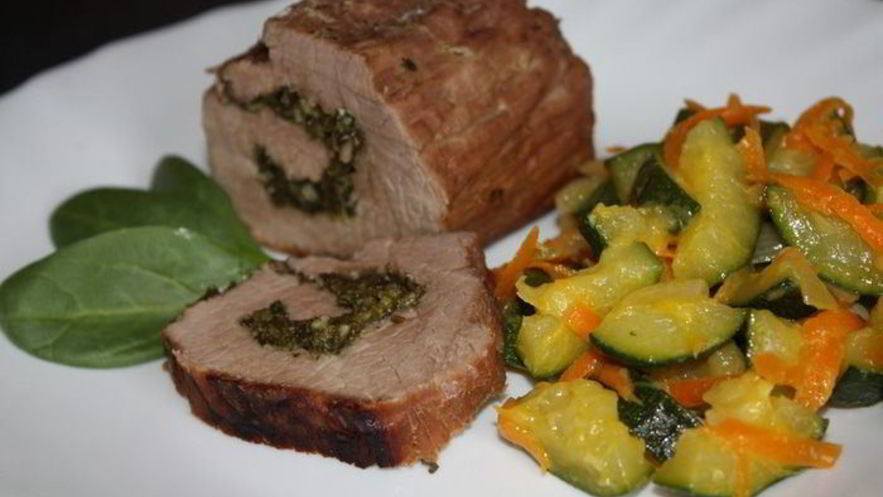 Рецепт рулета из говядины с рагу из кабачков