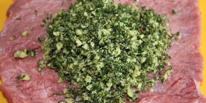 Рецепт рулета из говядины с рагу из кабачков