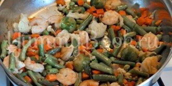 Рецепт рисовой лапши с креветками и овощами