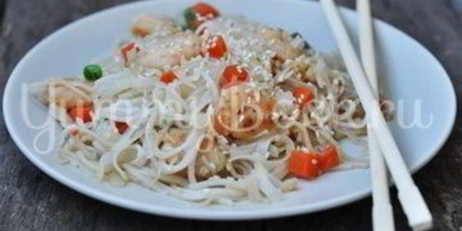 Рецепт рисовой лапши с креветками и овощами