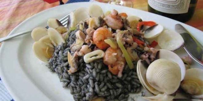 Рецепт ризотто черного с дарами моря