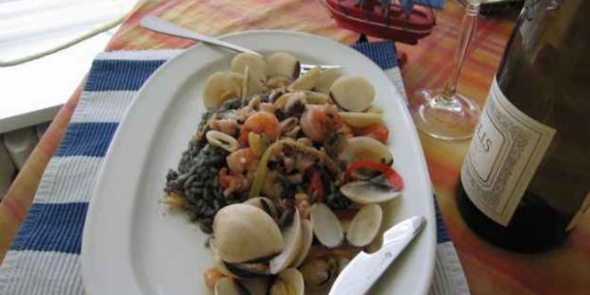 Рецепт ризотто черного с дарами моря