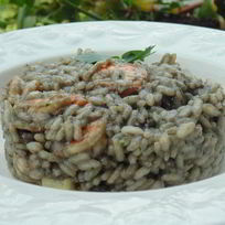 Рецепт Ризотто с чернилами каракатицы и креветками