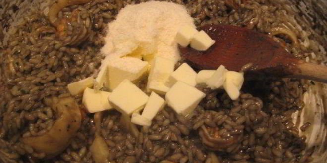 Рецепт ризотто с чернилами каракатицы и креветками