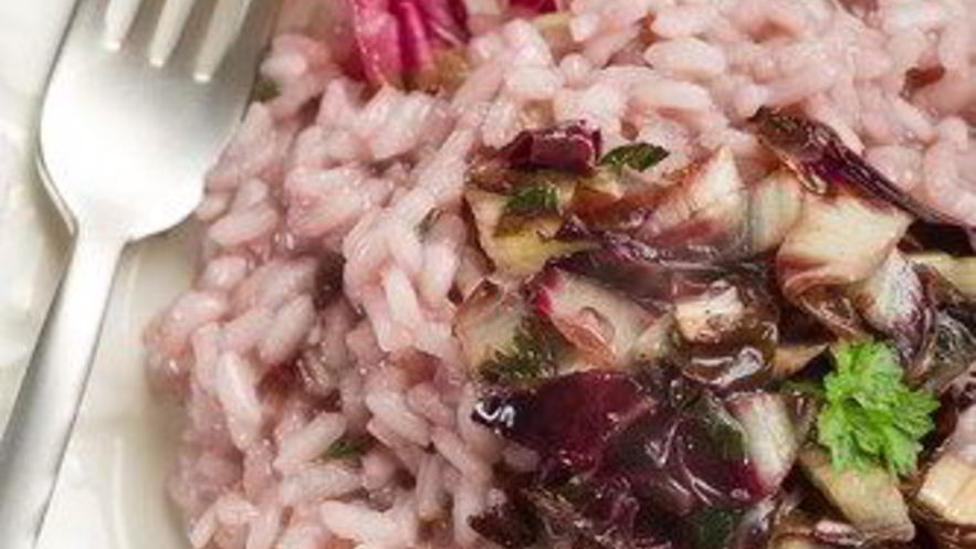 Рецепт розового ризотто с радиккьо и красным вином