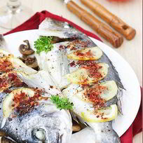 Рецепт Дорады с грибами на пару