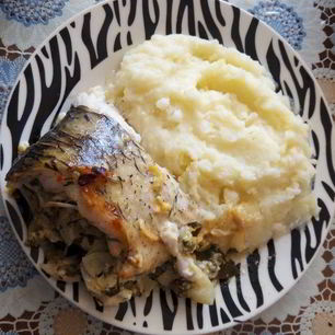 Рецепт Голавля, фаршированного луком и зеленью