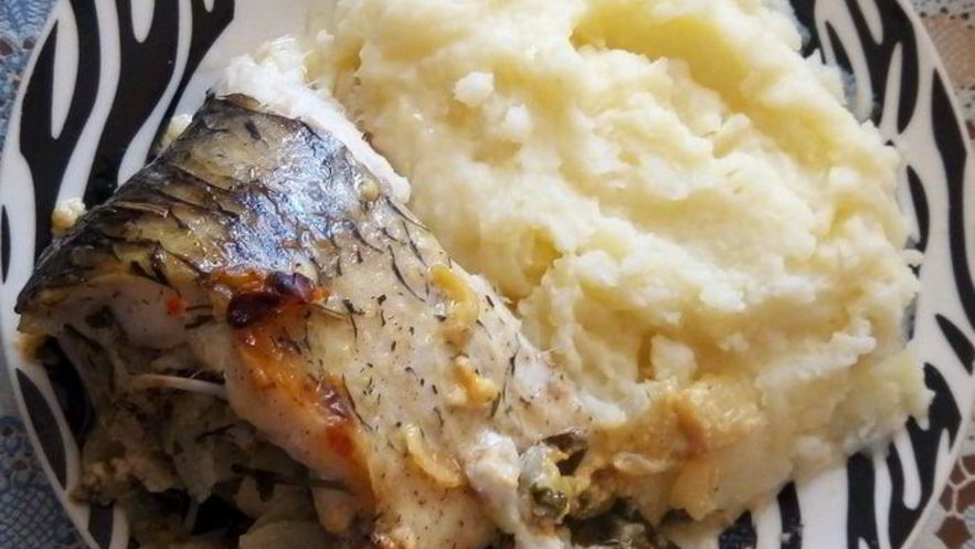 Рецепт голавля, фаршированного луком и зеленью