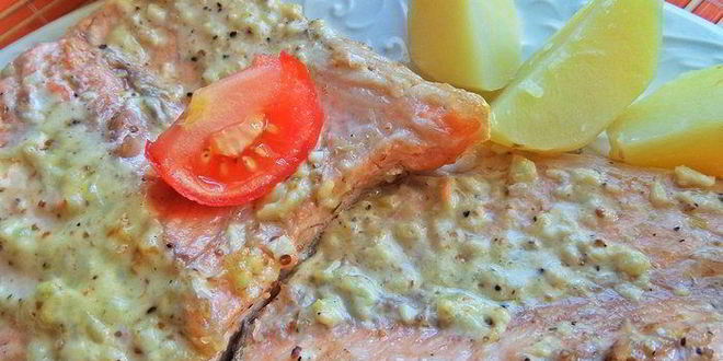 Рецепт лосося под майонезом, запеченный в рукаве