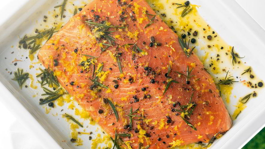 Рецепт лосося с можжевельником и розмарином