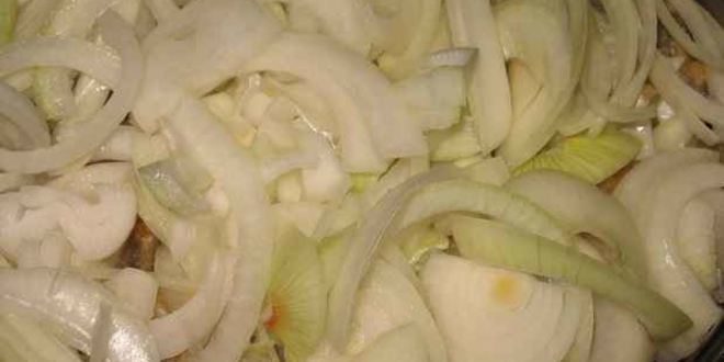 Рецепт рыбы тушеной в молоке с луком