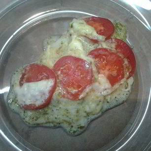 Рецепт Рыбы, запеченной под помидорами и моцареллой